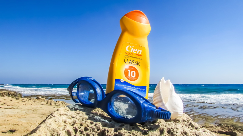 shell, holidays, no people, sand, nature, plastic, horizon, vacations, fun, sun cream, summer, bottle, water, goggles, communication, container, motion