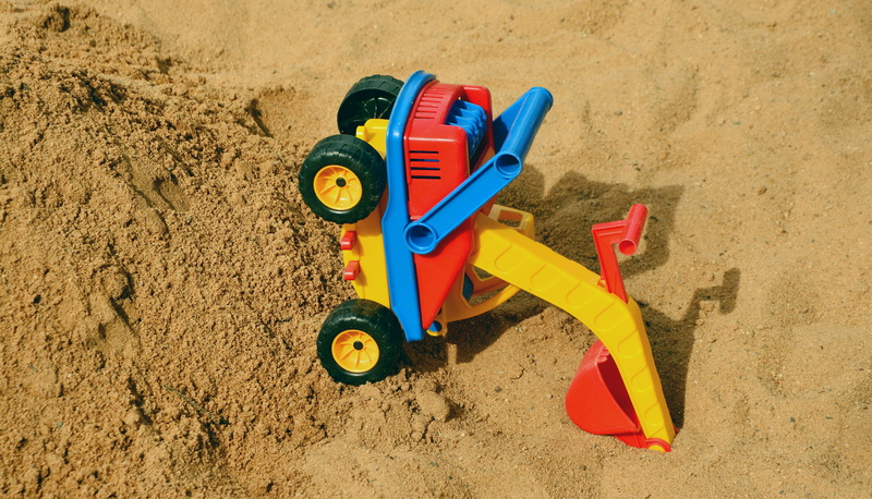 tire, upset, plastic, transportation, day, Accident, childrens, childhood, 5K, toy, hand tool, playground, sand pit, sand toys, field, digging, work tool