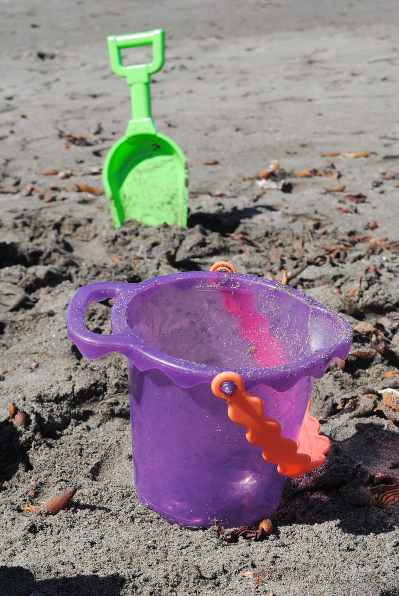 close-up, bucket, multi colored, Toys, no people, messy, Kids, Play, container, Sand, 1080P, sand toys, toy, outdoors, still life, nature, Beach, kids play