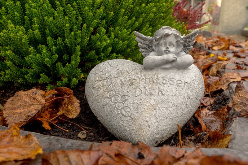 love, close-up, emotion, deco, plant, angel, face, heart shape, day, positive emotion, leaf, outdoors, hope, farewell, angel figure, stone, memorial, grabschmuck