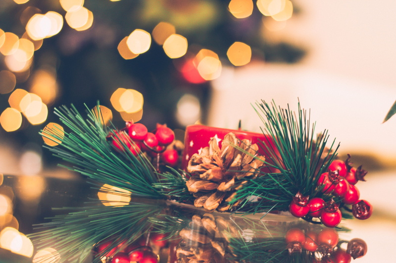 event, celebration event, christmas tree, new years eve, bokeh, bright, Christmas ornaments, christmas, red, holiday, coniferous tree, tree, focus on foreground