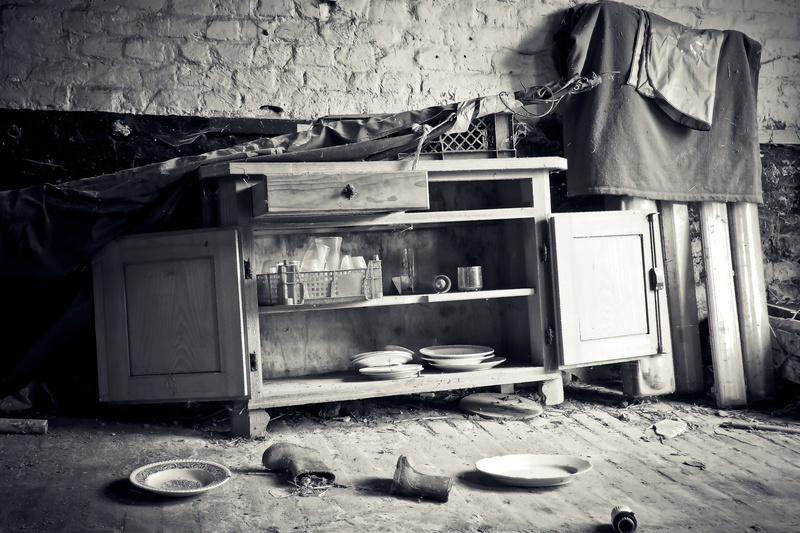 inside, mystical, day, built structure, indoors, dirty, messy, mood, wall - building feature, plates, run down, pforphoto, dilapidated, lapsed, creepy