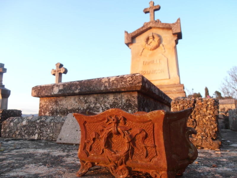 sky, human representation, representation, leave, buried, architecture, red, death, stone, cemetery, day, belief, mourning, place of worship, sculpture