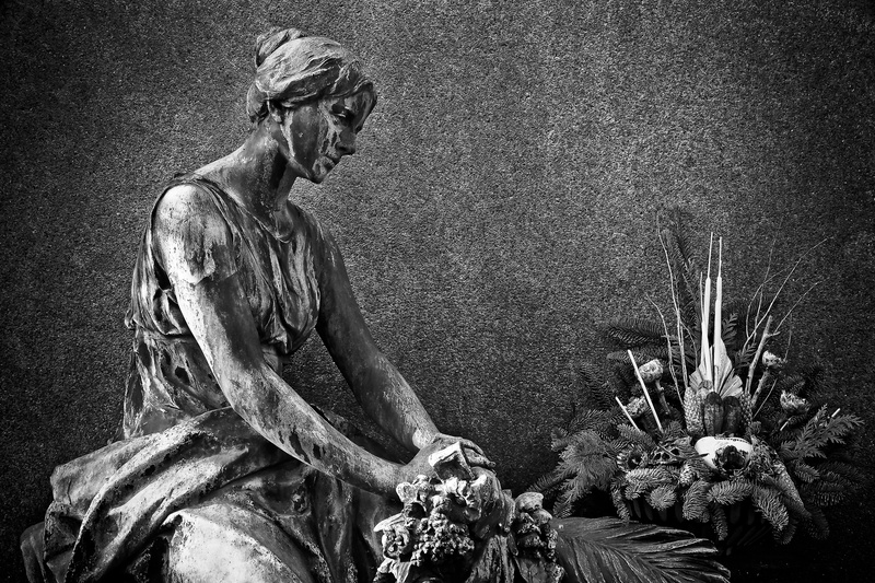 statue, tomb, rest, people, weathered, tombstone, one person, art and craft, one man only, old-fashioned, representation, death, spirituality, peaceful