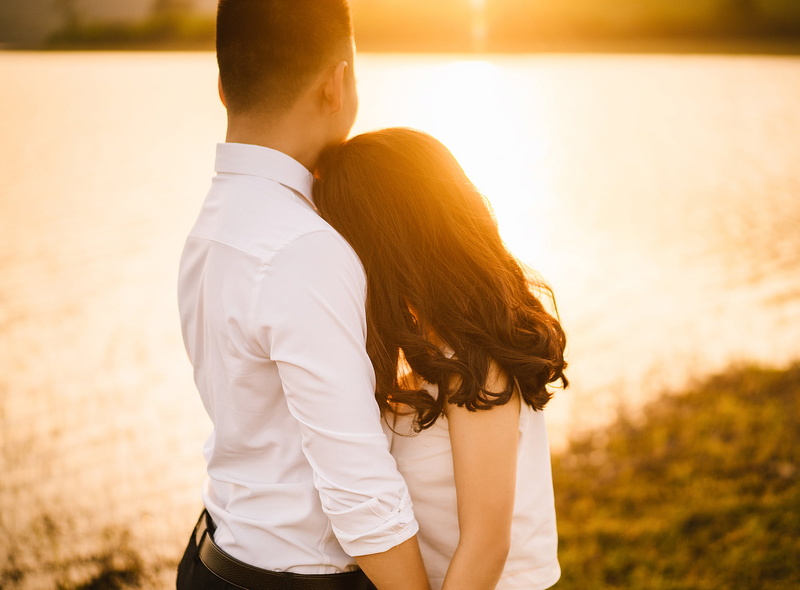 close-up, adult, sunrise, girl, sun, blur, rear view, morning sun, 1080P, togetherness, summer, standing, dating, sky, focus, females, land, fashion, people