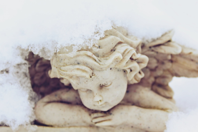 sculpture, food, baked, grave, reflection, memory, decorative items, hell, figurine, cookie, wellbeing, sweet, snack, memorial, faith, silent, hope, freshness