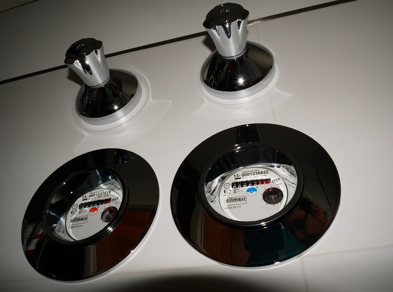 black color, table, mirroring, district, wide angle, white, light, Shiny, still life, metal, vignetting, Fittings, technology, glass - material, mirror image