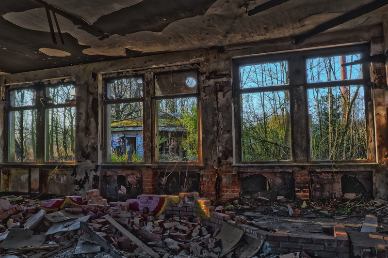 ailing, lost places, forgotten places, indoors, building, bad condition, leave, lost, lapsed, decline, run down, break up, home, ceiling, pforphoto, dark