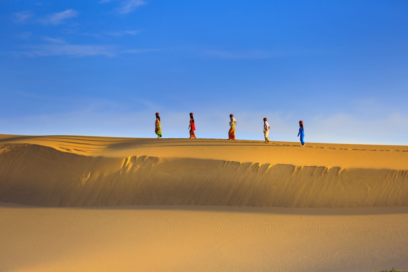 hot, sand dune, day, barren, people, blue, wasteland, dune, dry, dawn, travel, 5K, environment, yellow, arid, dessert, non-urban scene, sunset, arid climate
