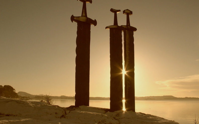 land, architecture, scenics - nature, tranquility, sun, architectural column, water, beauty in nature, Sverd i fjell (Swords in rock), wooden post, sky