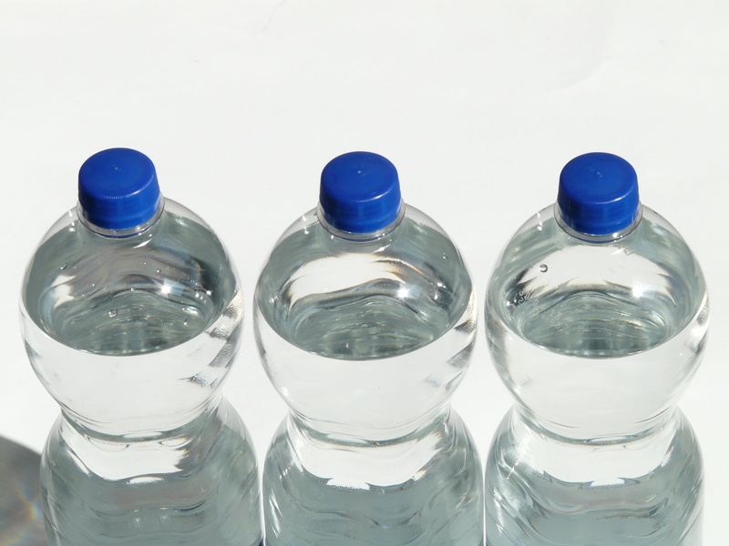 indoors, water bottles, still, bottle, bubble, transparent, side by side, food and drink, closure, stand, purity, carbonic acid, still life, plastic bottle
