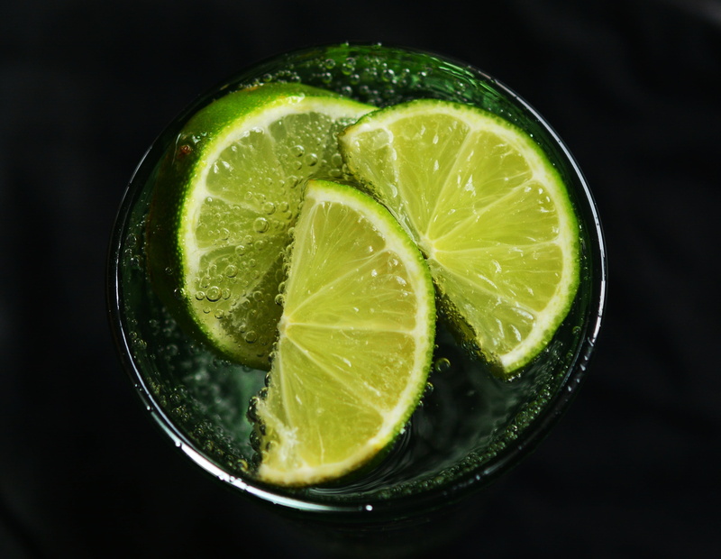 bubble, studio shot, fruit, cocktail, citrus fruit, bless you, indoors, slice, 2K, drink, carbonic acid, lemon, healthy eating, vitamins, black background