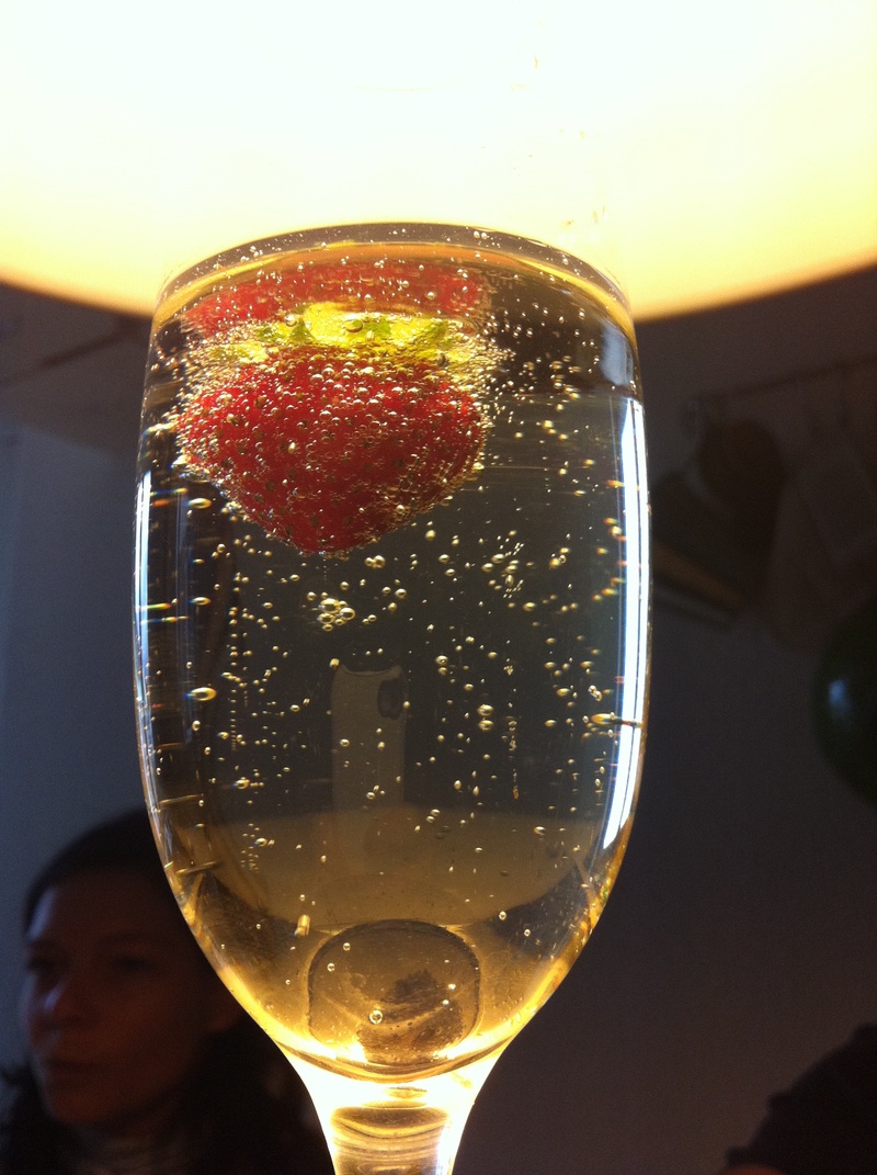 real people, alcohol, wineglass, prosecco, refreshment, drink, 2K, household equipment, freshness, mineral water, wine, nature, focus on foreground, indoors