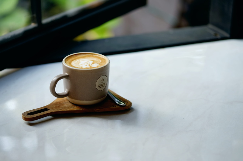 food and drink, coffee cup, wood, sunshine, cup, gray, business, indoors, coffee shop, saucer, paddle, hot drink, cappuccino, ceramic, window, mug, 4K