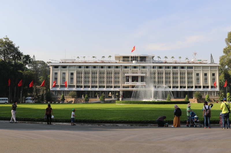 outdoors, near, flag, sky, Presidential Palace, visitors, south east asia, history, patriotism, city, fountain, vietnam war, building exterior, Museum