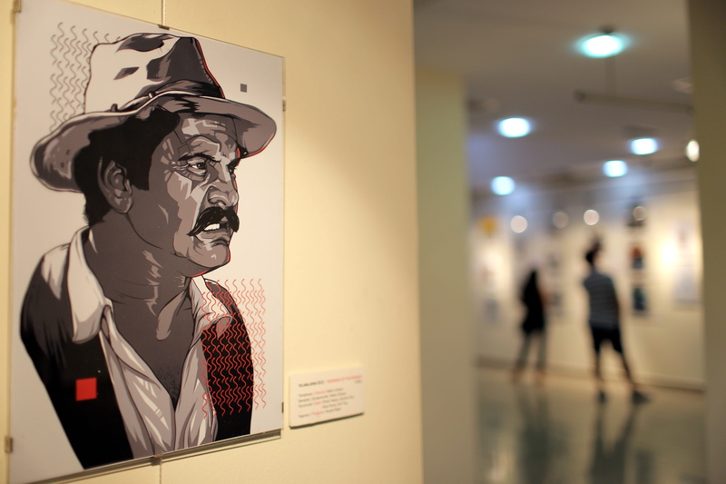 real people, incidental people, 5K, male likeness, city, indoors, exhibition, representation, art, people, museum, men, business, walking, art and craft