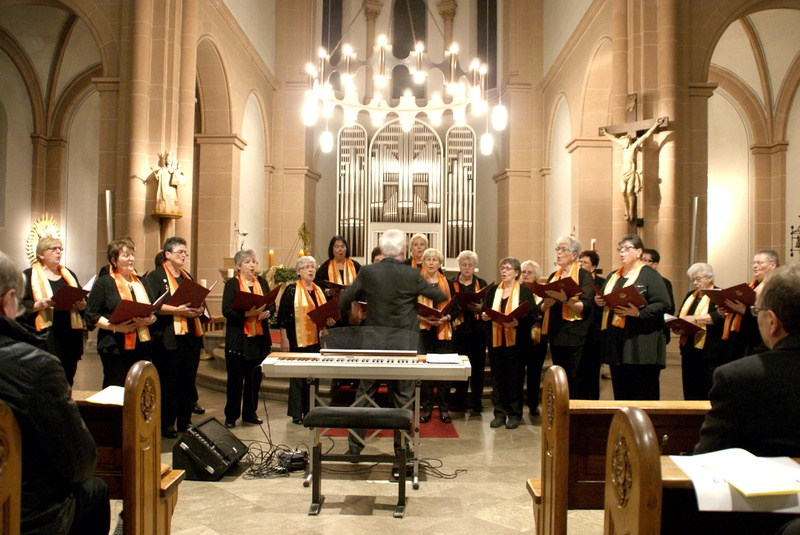 musician, chair, sitting, choir, concert, church, architecture, place of worship, engers, christianity, musical equipment, building, large group of people