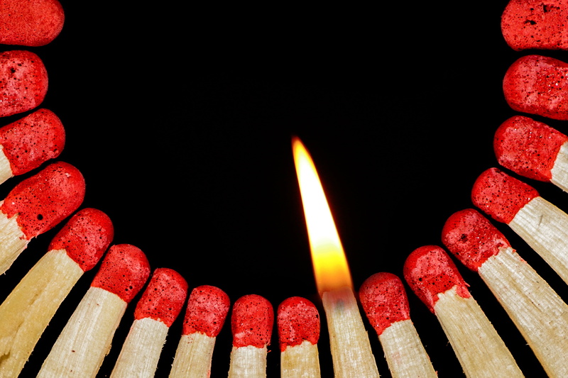 match - lighting equipment, close-up, wood - material, illuminated, large group of objects, wood, black background, 5K, match head, macro, datailaufnahme