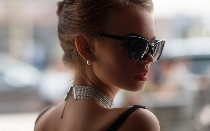 1080P, lifestyles, hair, beauty, women, outdoors, day, juicy lips, hairstyle, one person, beautiful woman, necklace, women with shades, bokeh, contemplation