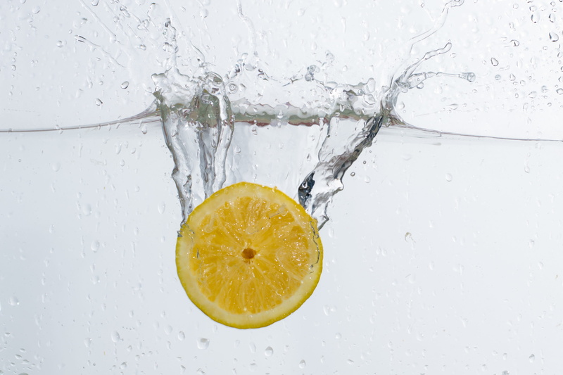 drop, vitamin c, vitamin, lemonade, close-up, underwater, lemon, yellow, splashing, kitchen, wellbeing, photo, water, slice, studio shot, sliced, no people