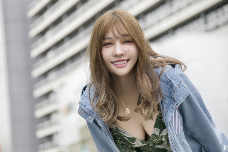 looking at camera, looking at viewer, headshot, depth of field, brunette, happiness, cleavage, portrait, 2K, dress, long hair, lifestyles, blond hair