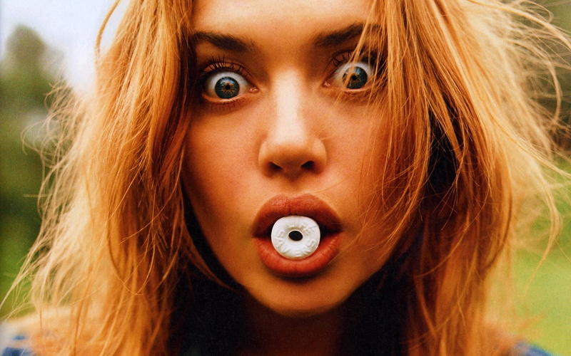 looking at camera, leisure activity, beautiful woman, hair, focus on foreground, headshot, teenager, women, body part, child, close-up, childhood, redhead