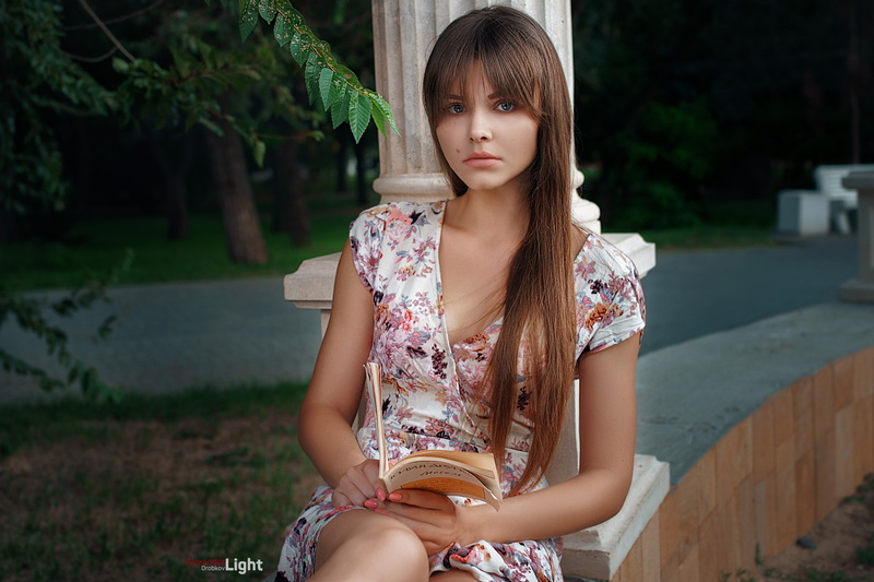 lifestyles, face, portrait, one person, 2K, young women, Alexander Drobkov, straight hair, outdoors, casual clothing, looking at camera, contemplation