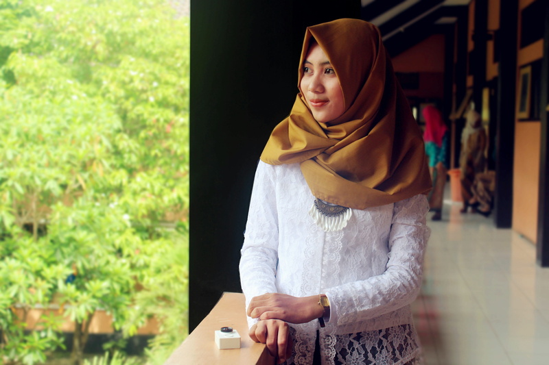 model, syari, middle Eastern Ethnicity, window, only Women, mobile phone, scarf, real people, wireless technology, religious Veil, jogja, Kebaya, top, portrait