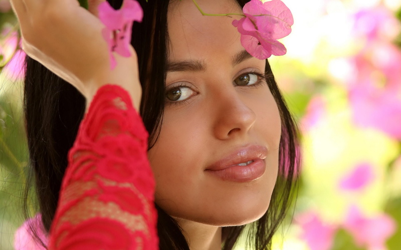 brunette, MetArt Magazine, face, MetArt, green eyes, makeup, looking at viewer, flowers, long hair, smiling, lipstick, juicy lips, Venice Lei, 2K, women