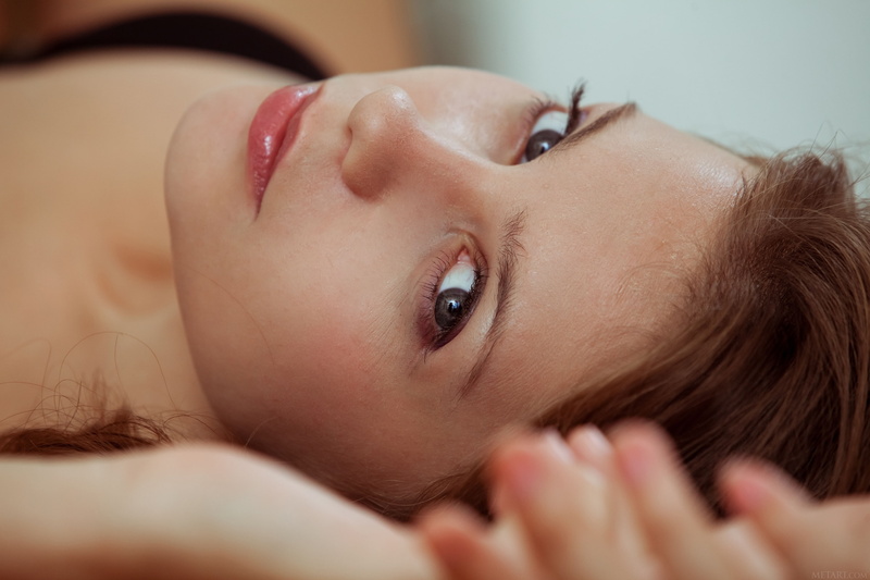 Emma Sweet, MetArt Magazine, looking at viewer, pink lipstick, lying down, face, 2K, brown eyes, closeup, brunette, bokeh, model, women