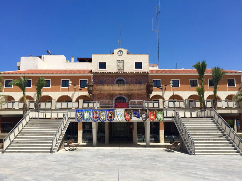 alicante, day, built structure, outdoors, sky, building exterior, facade, the past, no people, sunny, blue, building, council, ayuntamiento, architecture