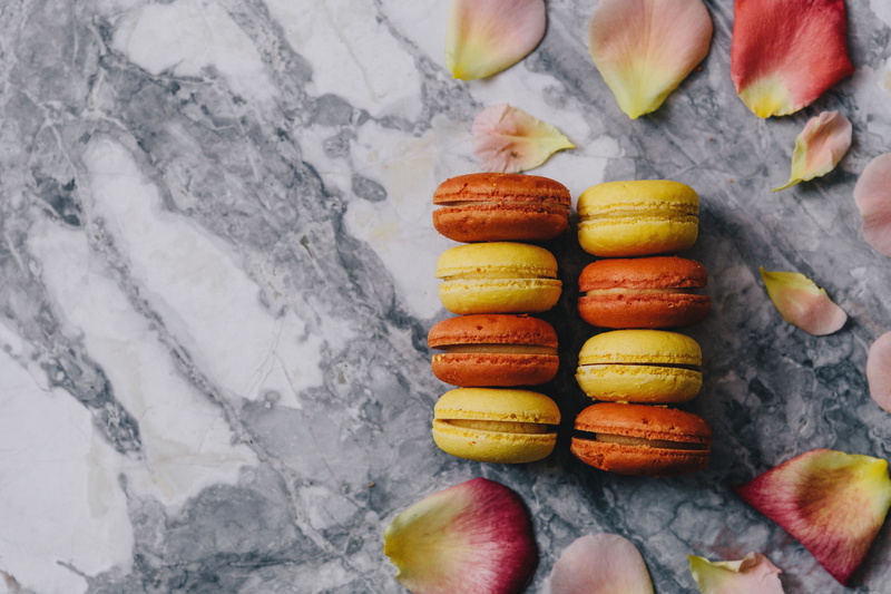 macarons, 4K, table, cookie, food and drink, large group of objects, overhead, sweet, directly above, dessert, above, variation, wellbeing, candy, close-up