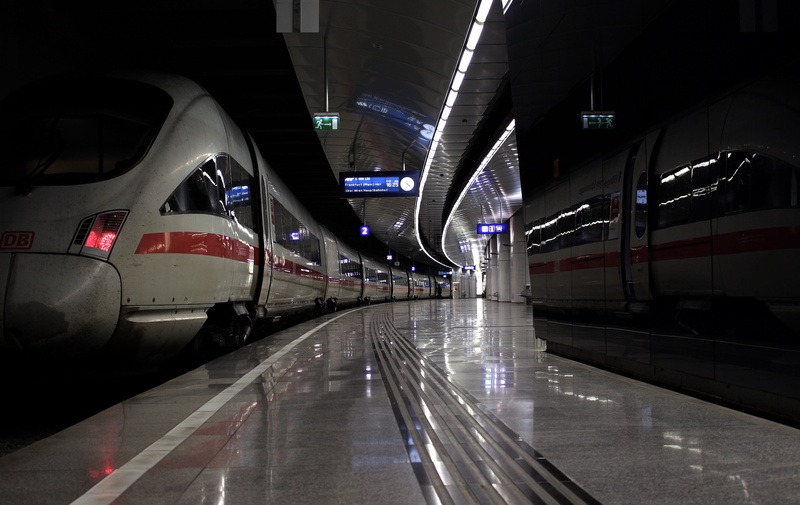 reflection, 2K, built structure, austria, motor vehicle, architecture, mode of transportation, reflections, railroad station, land vehicle, illuminated