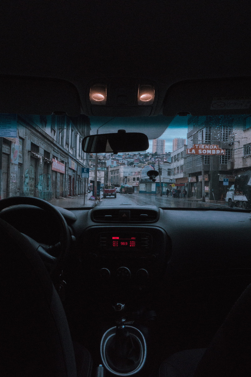 nubes, 5K, car interior, motor vehicle, chile, vehicle interior, transparent, ivierno, illuminated, cielo, land vehicle, valparaiso, rain, control panel