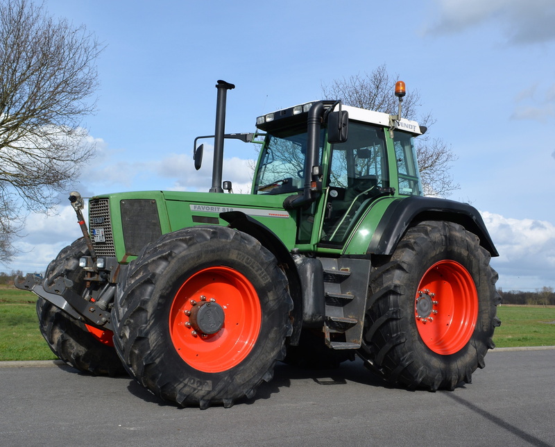 agricultural equipment, road, wheel, tractor, agricultural machinery, land, agriculture, no people, day, stationary, transportation, earth, machine, outdoors