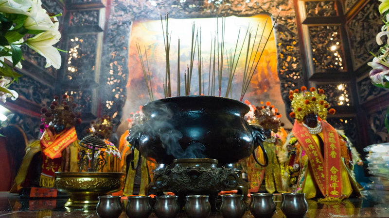 architecture, bowl, church, built structure, god, taiwan, building, temple, indoors, spirituality, struck, well, art and craft, black, flowers, nature