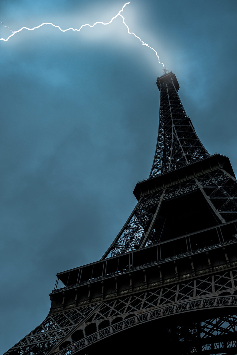 cloud - sky, 4K, Dark Sky, skyscraper, nature, iron - metal, architecture, eiffel tower, low angle view, no people, lightning strike, history, building exterior