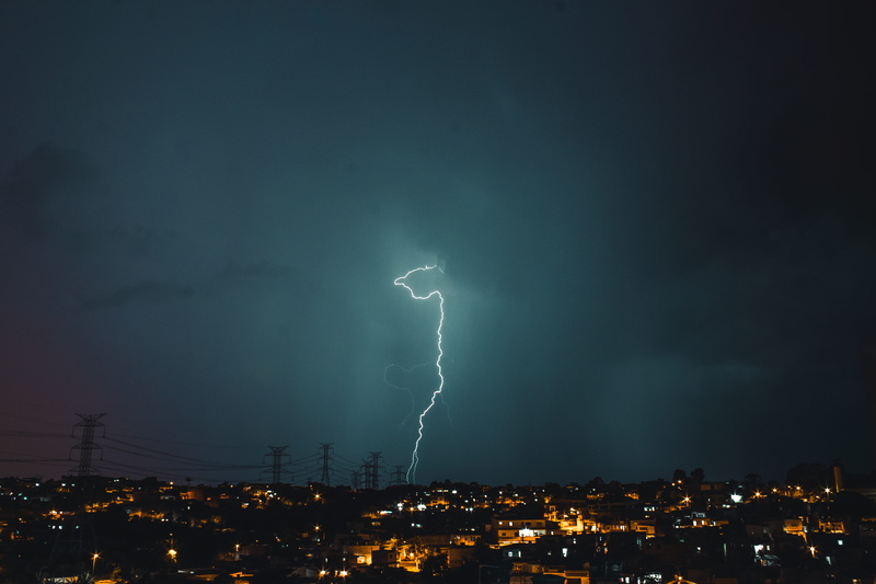 forked lightning, 4K, beauty in nature, built structure, thunder, urban, flash, lightning strike, sky, danger, storm, illuminated, thunderstorm, city