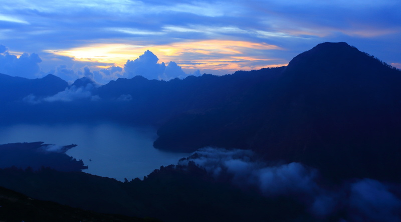 beauty in nature, Climb, landscape, tranquility, no people, lombok, mountain range, outdoors, 4K, tranquil scene, water, mountain peak, Island, scenics - nature