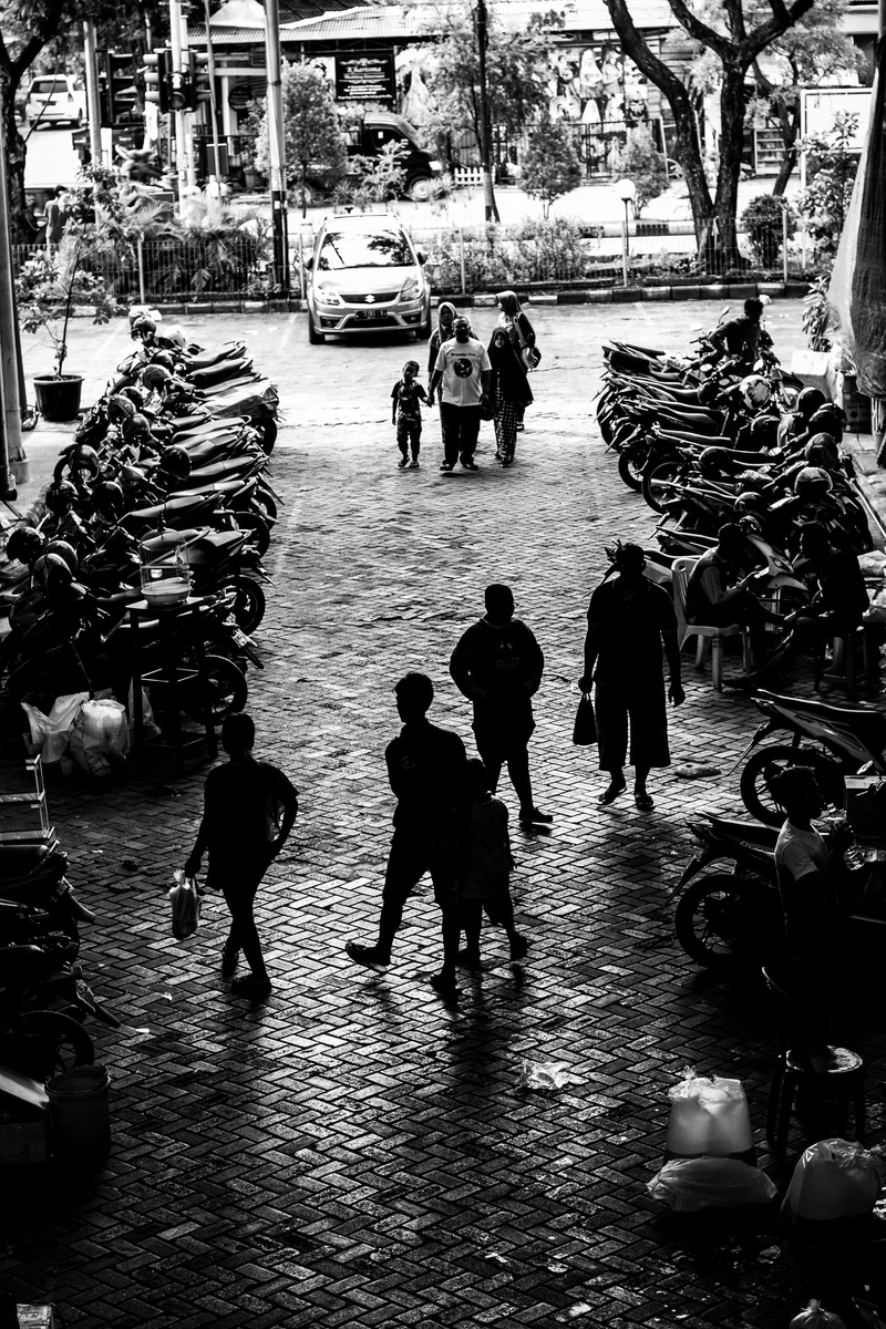 5K, car, building, indonesia, machine, city, street, walking, town, urban, mode of transportation, day, human, parking, group, architecture, large group of people