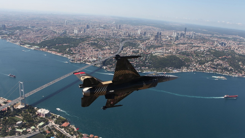 General Dynamics F-16 Fighting Falcon, 1080P, Solo Turk, jet fighter, Istanbul, Bosphorus, Turkey, military aircraft, bridge
