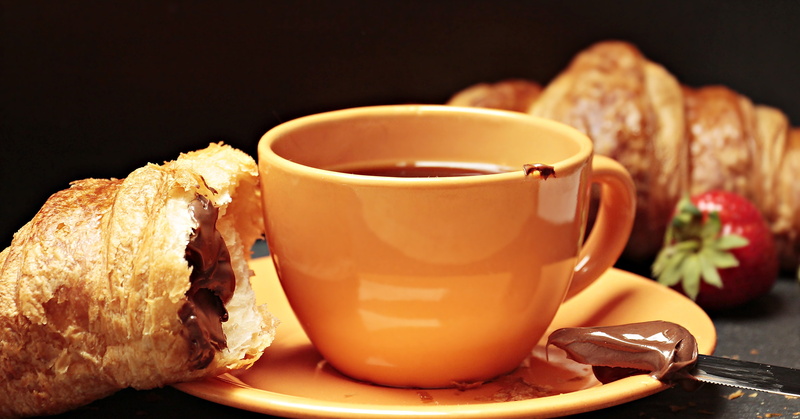 coffee - drink, refreshment, enjoy, greeting card, food and drink, 5K, luxury, arouse, food, tea - hot drink, croissant, knife, nutrition, drink, black background