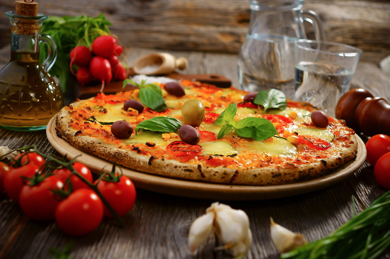 rustic, italian food, garlic, meal, fast food restaurant, freshness, dish, vegetarian food, olives, vegetable, pizza, radishes, basil, herb, red, water