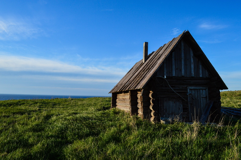 cloud - sky, green color, slavs, fjord, beach, field, landscape, north, old, plant, quay, outdoors, 5K, building exterior, environment, pomors, farm, architecture