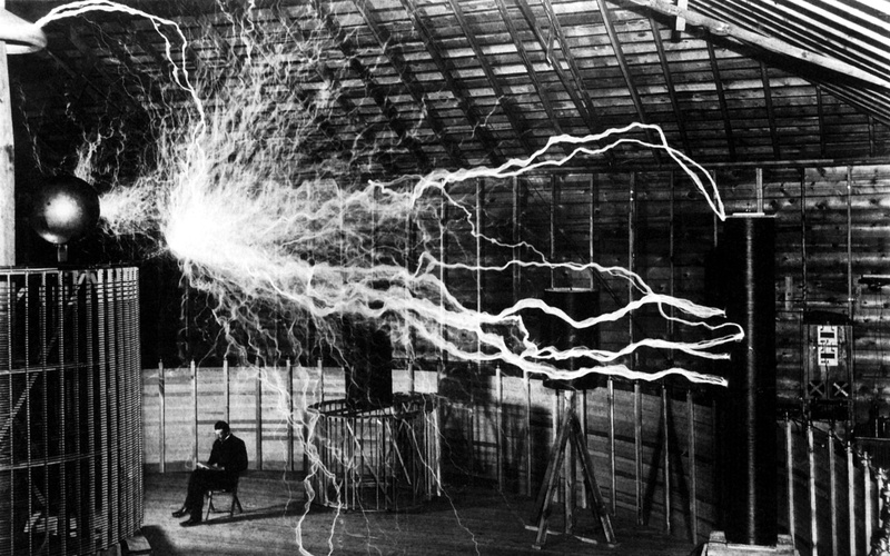 electricity, day, outdoors, Thunderbolt, house, city, striking, representation, motion, casual clothing, digital, lightning, 2K, leisure activity, one person
