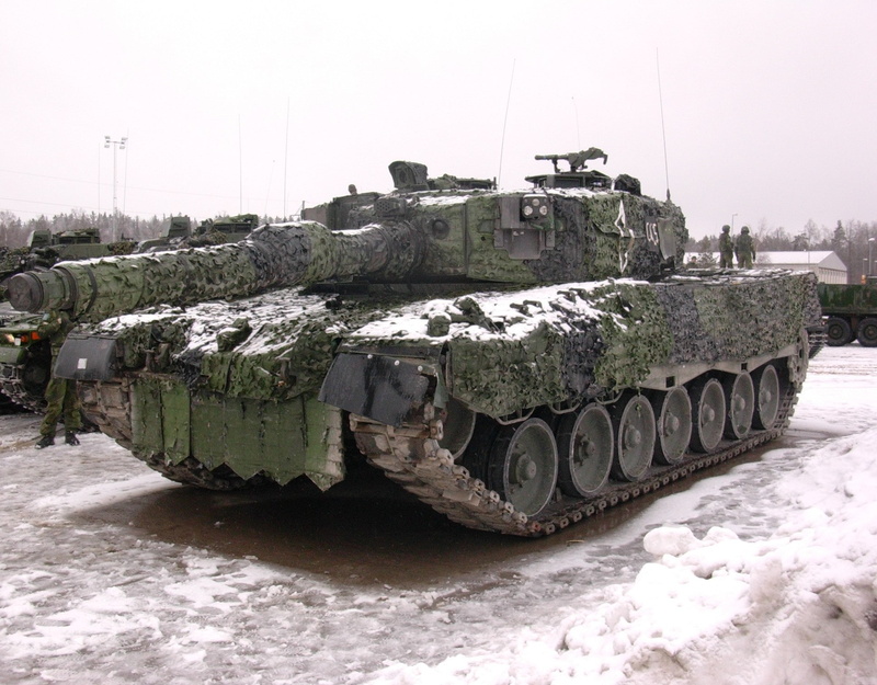 outdoors, weapon, sky, nature, army, armed forces, military, winter, snow, transportation, armored tank, clear sky, conflict, aggression, Leopard 2, fighting