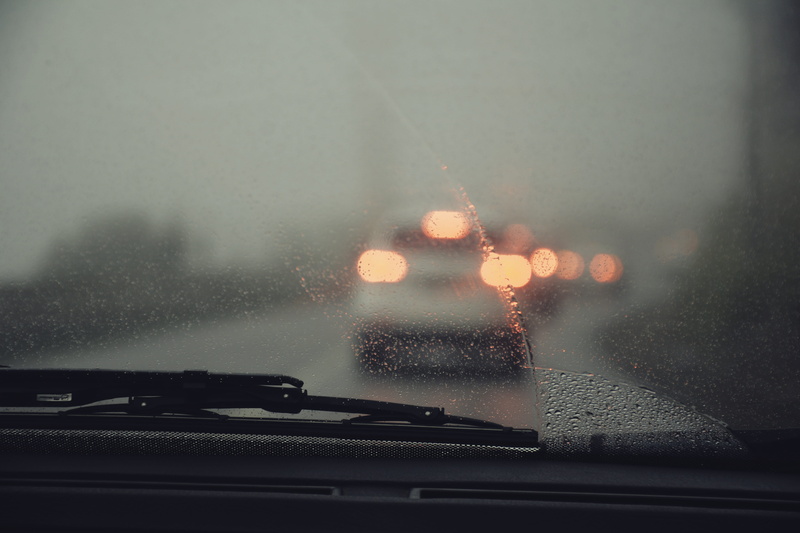 lights, out of focus, travel, vehicle interior, transparent, blurry, blur, windshield, indoors, rain, windscreen, wipe, car, water, motor vehicle, car interior