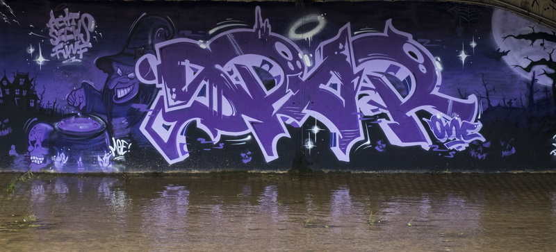 wall, spray, 5K, city, purple, drawing, art, no people, street art, art and craft, blue, built structure, wall - building feature, painting, reflection