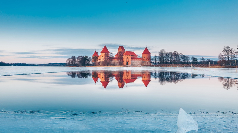 lake, trees, winter, frozen lake, Lithuania, 1080P, tower, reflection, Andrius Aleksandravičius, ice, water, nature, bright, architecture, Trakai Island Castle