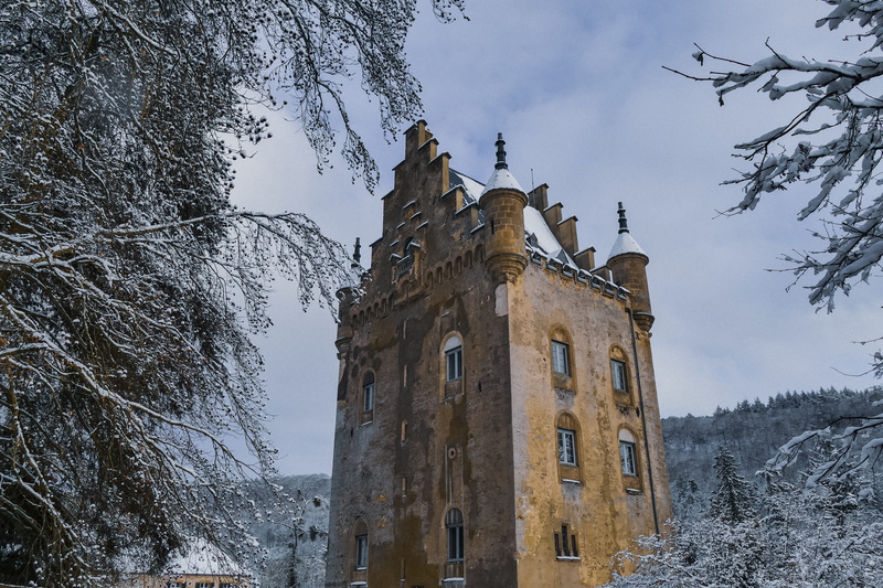 cold temperature, outdoors, castle, sky, cold, 5K, the past, snow, built structure, architecture, day, plant, europe luxembourg, building, no people, landscape